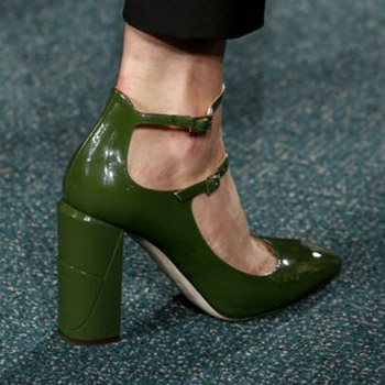 Яркие зелёные туфли